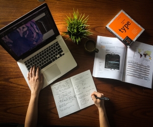 Becas para funcionarios cursar máster oficial online